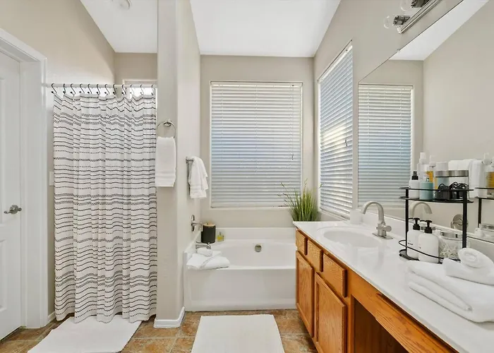 W/ King Beds & Filtered Showers Holiday home *