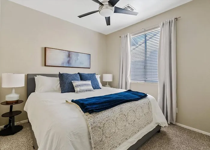W/ King Beds & Filtered Showers Holiday home