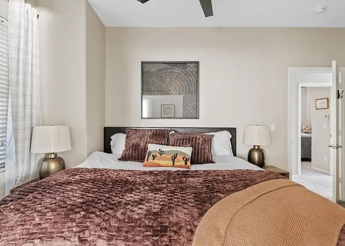 W/ King Beds & Filtered Showers Holiday home